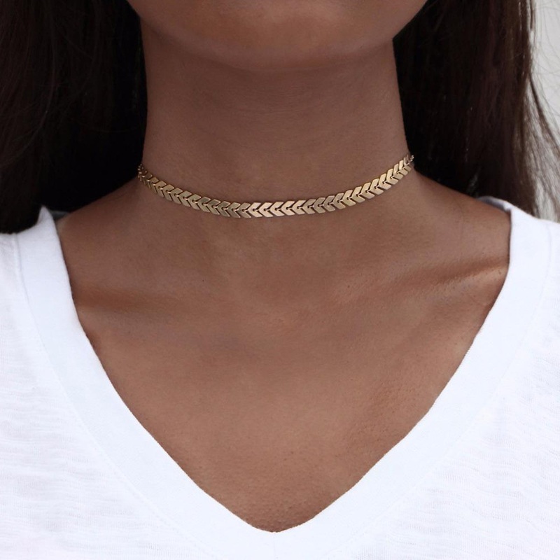Sirene Minimal Sequin Curb Chain Necklace Choker