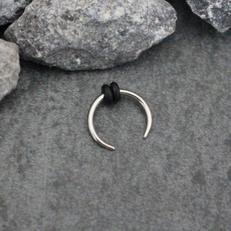 Crescent Septum Piercing Pincher Black 14g  10mm