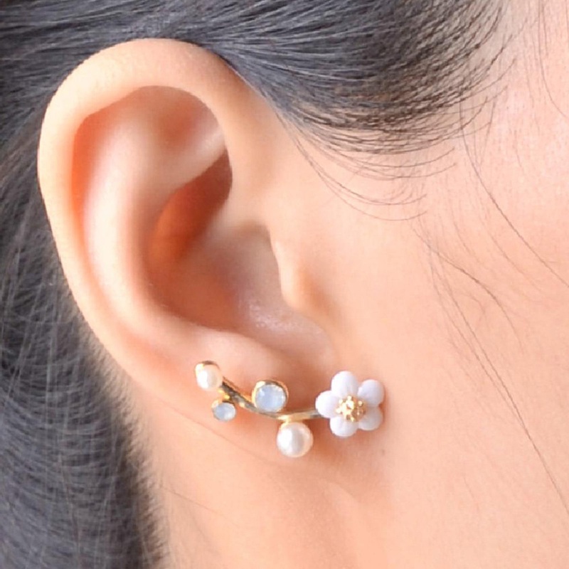 Flores White Flower Pearl Ear Climber Crawler Earring Gold