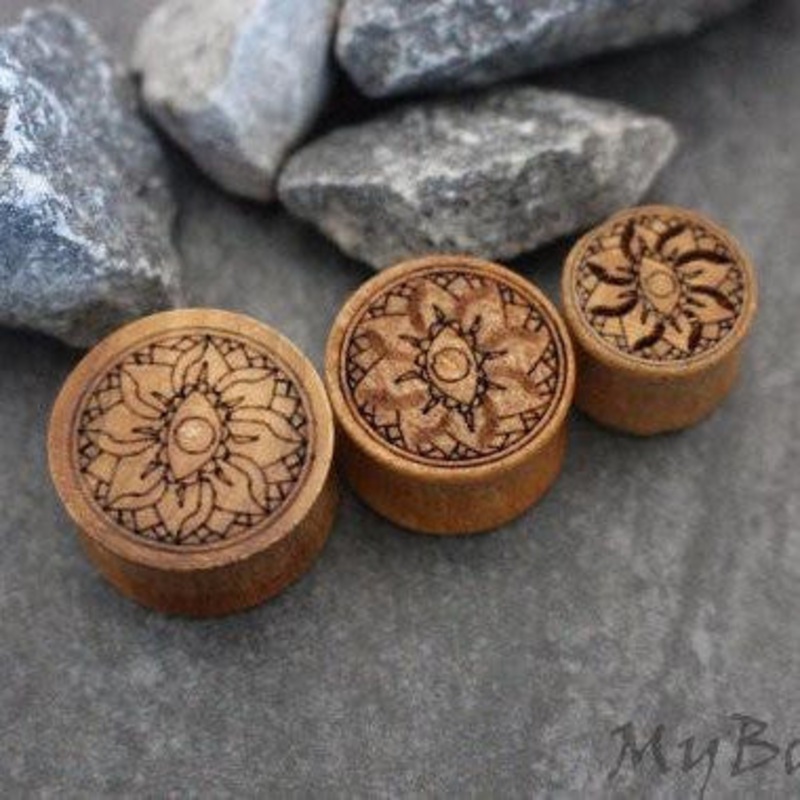 Wooden Lotus Ear Plugs 00G (10mm)