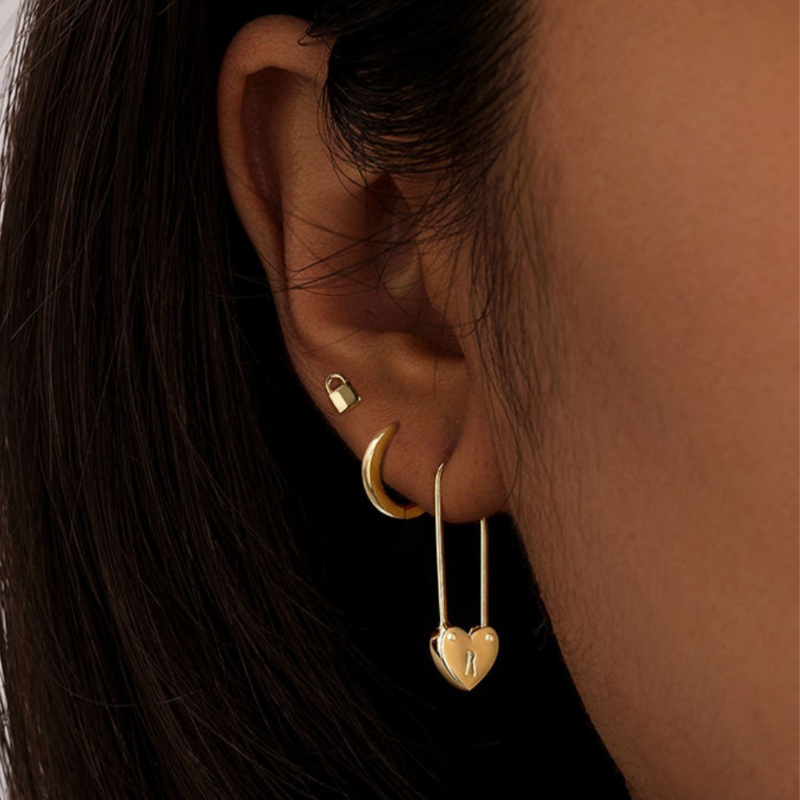 Ami Unique Heart Paperclip Hoop Earrings Gold