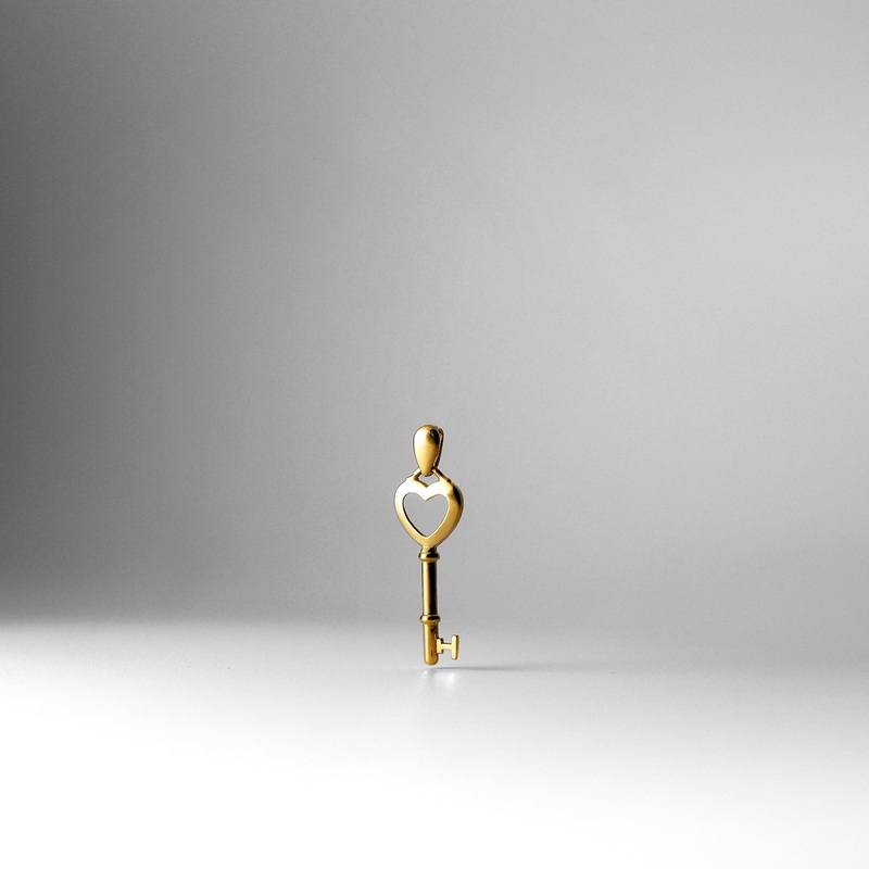 Gold Key to My Heart Pendant – Model 555