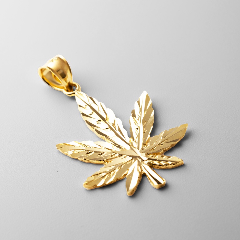 Gold Large Marijuana Leaf Pendant – Model 1569
