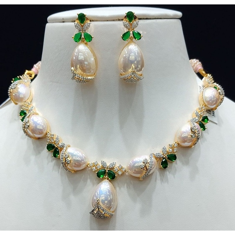 Zircon Necklace By  Colour Green, Plating Gold CSNA4449