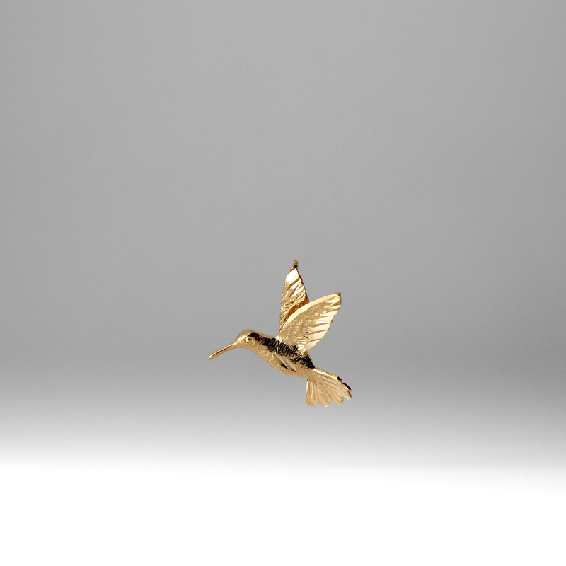 Gold Flying Hummingbird Pendant – Model 1696