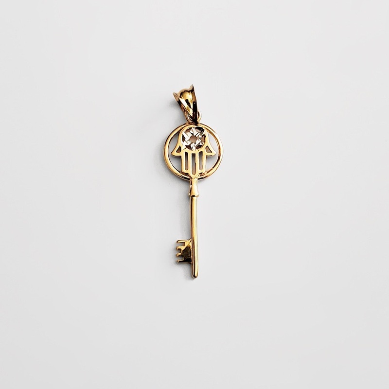 Gold Hamsa Hand In Key Pendant – Model 2235