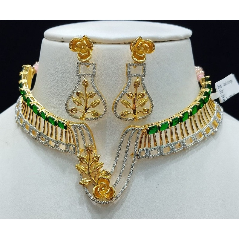 Zircon Necklace By  Colour Green, Plating Gold CSNA4448