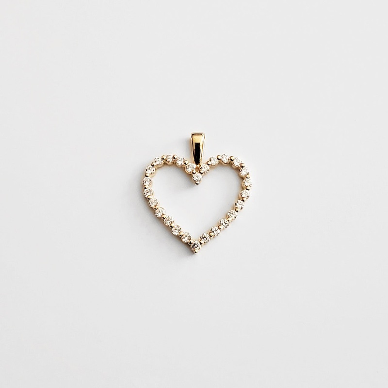 Gold Heart Of An Angel Pendant – Model 580