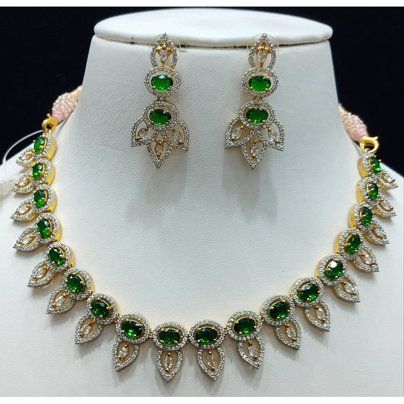Zircon Necklace By  Colour Green, Plating Gold CSNA4443
