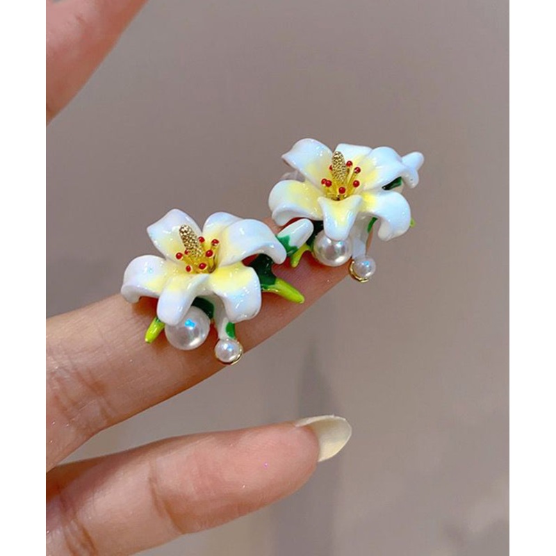 Cute White Alloy Floral Glazed Enamel Stud Earrings
