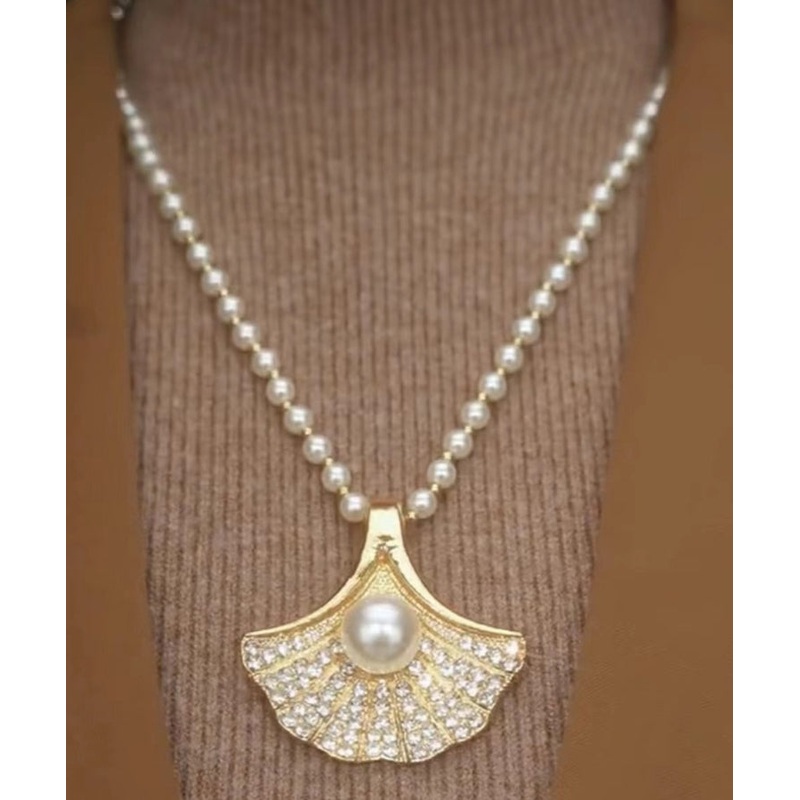 Classy Gold Alloy Zircon Pearl Maple Leaves Pendant Necklace