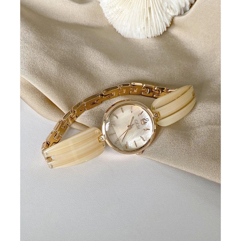 Cute Apricot Alloy Quartz Movement Hardlex Crystal Watches