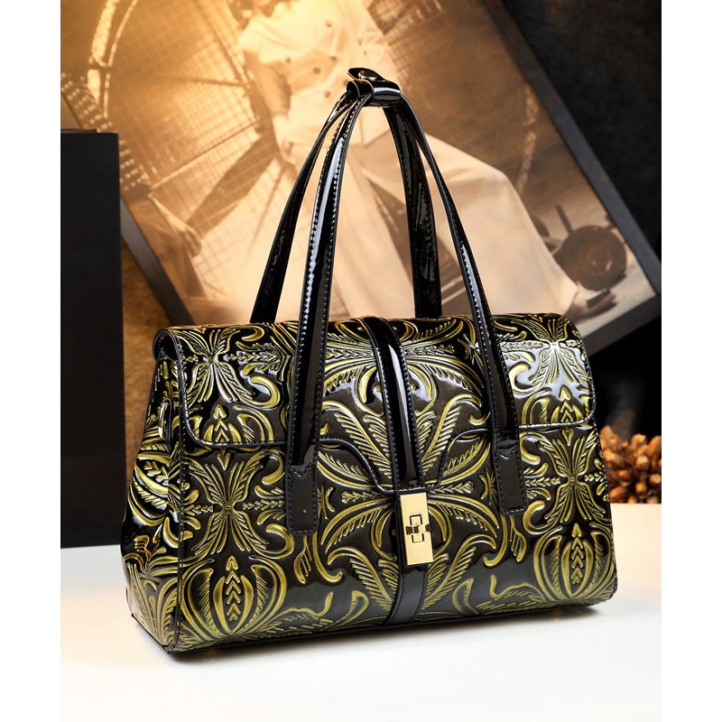 Handmade Retro Large Capacity Embossed Calf Leather Tote Handbag