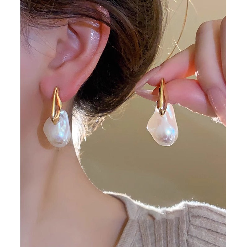 Stylish Gold Alloy Asymmetric Pearl Stud Earrings