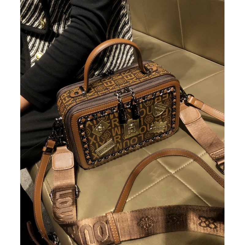 Retro Boutique Coffee Rivet Calf Leather Messenger Bag