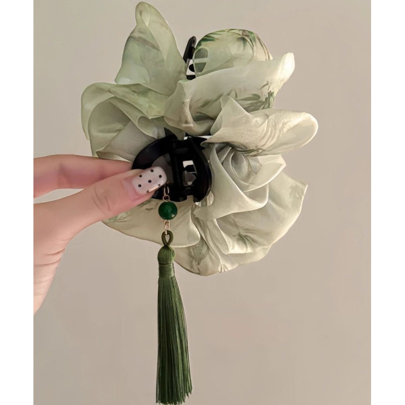 Retro Green Tulle Clouds Tassel Shark Clip Hairpin
