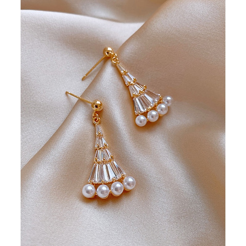 Fashion Gold Copper Alloy Pearl Fan-Shaped Drop Earrings