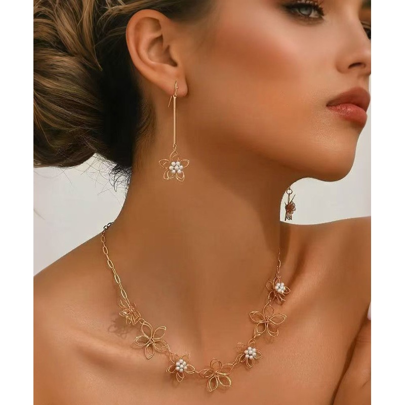 Fine Gold Metal Alloy Floral Hollow Out Lariat Necklace And Drop Earrings Two-Piece Set