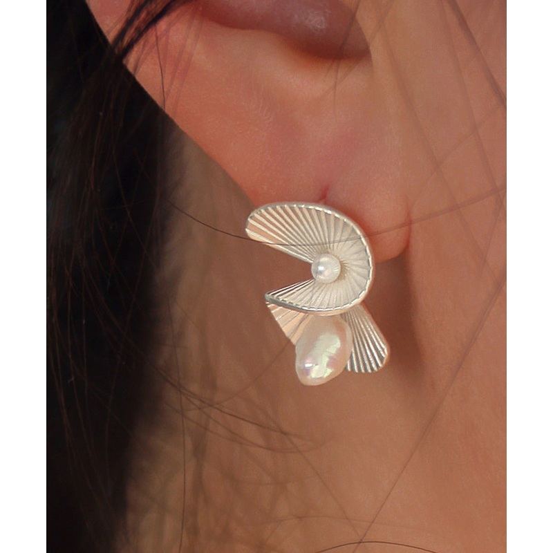 Unique Copper Pearl Fan-Shaped Stud Earrings