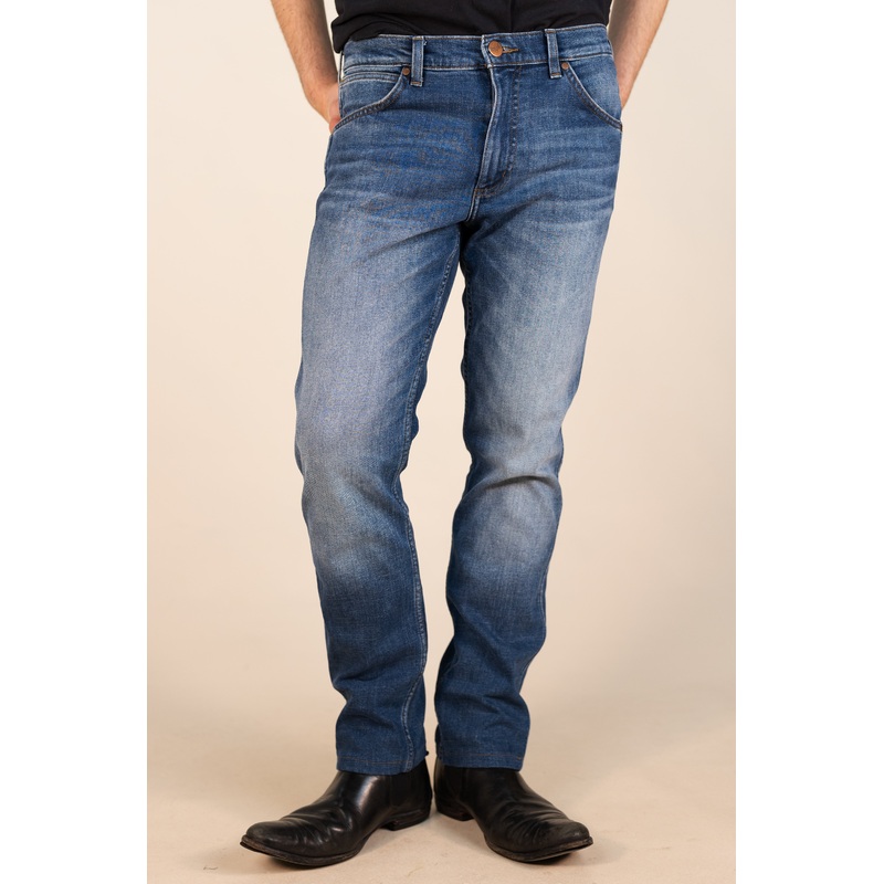 Wrangler ‘Straight’ Fit Jeans