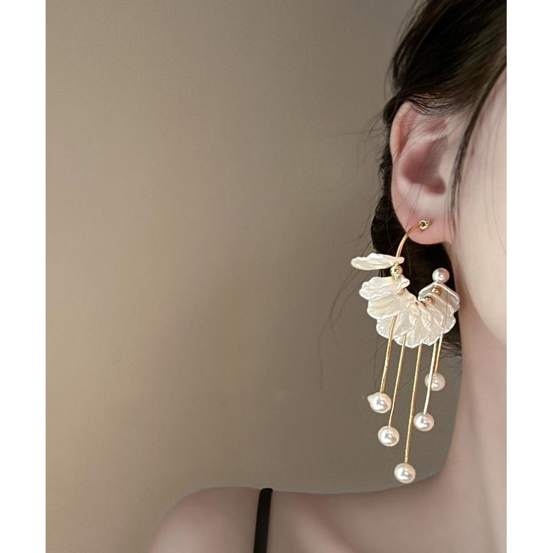 Fashion Gold Copper Alloy Pearl Petals Tassel Drop Earrings