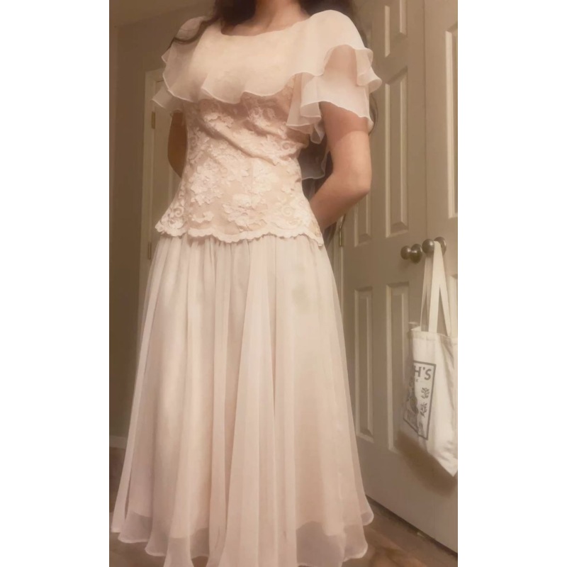 A Line Lace Formal Party Dress Ruffle Elegant Wedding Dress J8132